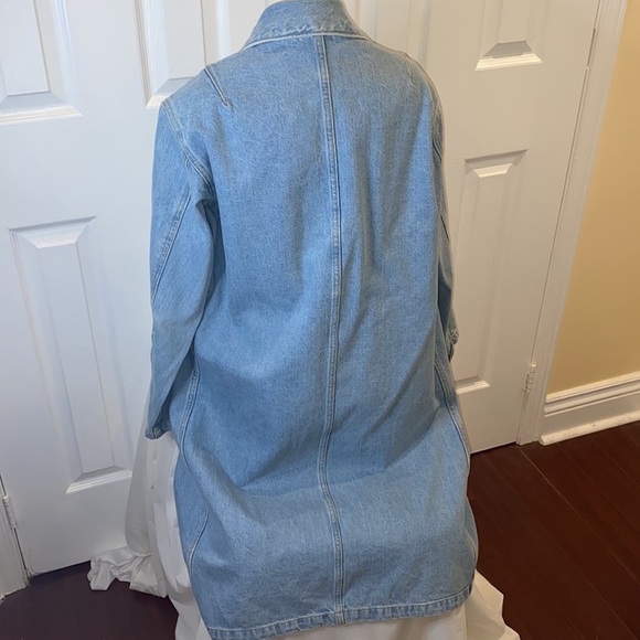 LIKE NEW tna long light wash denim jacket - Picture 3 of 4